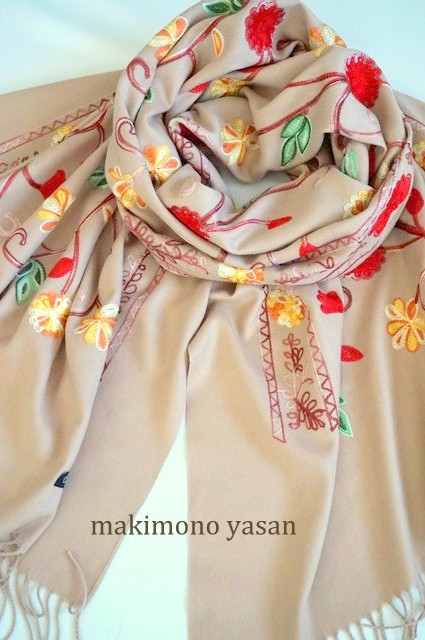 画像: カシミア混花刺繍ウールストール