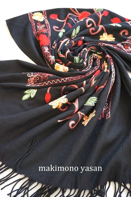 画像: カシミア混花刺繍ウールストール